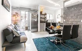 Beach Alley Apartment